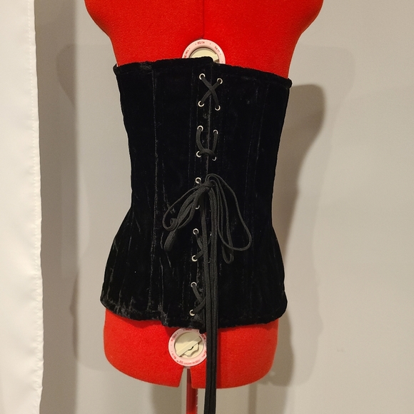 Lavish by Daisy Corsets black XL velvet corset - Picture 4 of 5